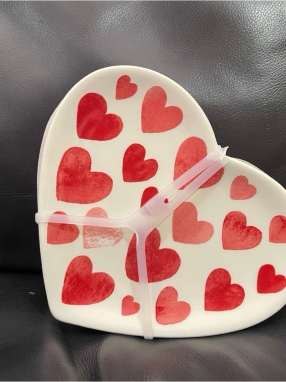 Heart-Shaped Ceramic Plate with Red Heart Pattern - Picture 4 of 5